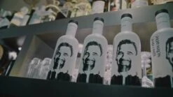 Der Schwatte London Dry Gin Von Ulf Kirsten & Benjamin Kirsten - 2x Vorteilspaket -Getränke Verkäufe 2024 der schwatte barregal 800x800